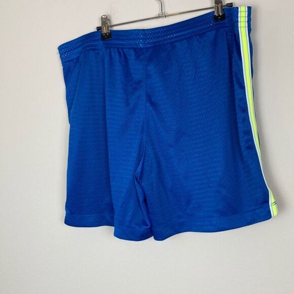 Champion Women's Shorts Size Medium (P9)‎ - Picture 2 of 7
